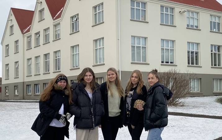 Framtakssamar stúlkur í Framhaldsskólanum á Laugum, frá vinstri: Elín Rós Sigurðardóttir, Edda Hrönn Hallgrímsdóttir, Sigrún Anna Bjarnadóttir, Karólína Dröfn Jónsdóttir, Bryndís Anna Magnúsdóttir. Mynd: Líney Lára Kristinsdóttir